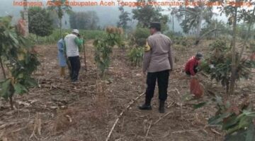 Polisi Bersama Masyarakat, Kapolsek Bukit Tusam Tingkatkan Patroli K2YD, Sampaikan Sosialisasi Bahaya Karhutla
